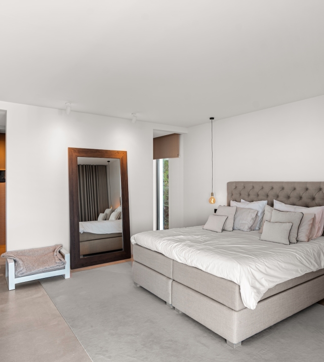 Resa Estates luxury vila Can Furnet modern Villa moderna bedroojm.jpg